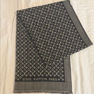 Louis Vuitton Monogram Black and Cream Scarf